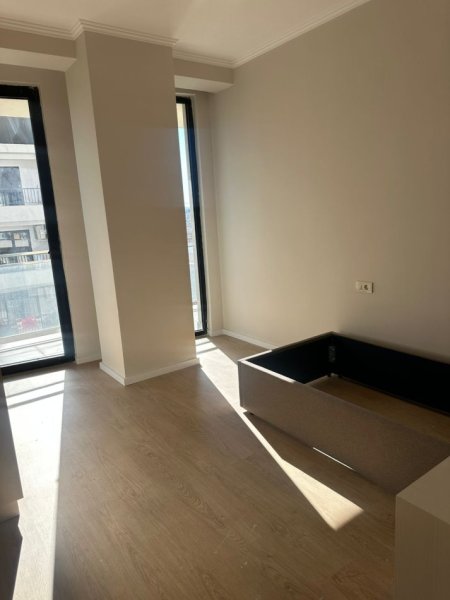 Tirane, jepet me qera apartament 1+1+Ballkon Kati 5, 95 m² 1.000 € (Golden Tower)
