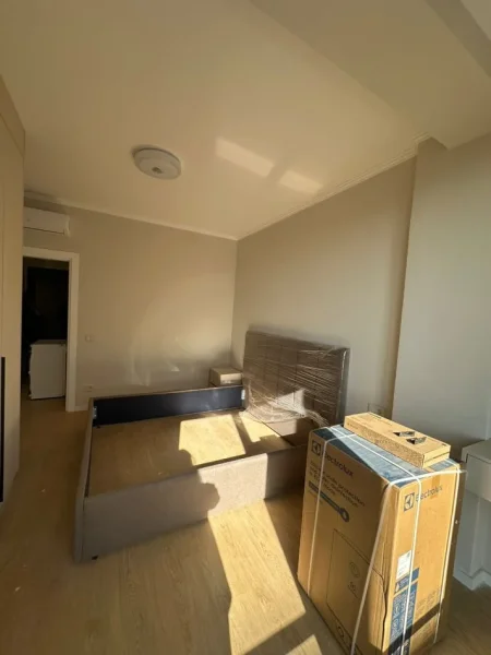 Tirane, jepet me qera apartament 1+1+Ballkon Kati 5, 95 m² 1.000 € (Golden Tower)