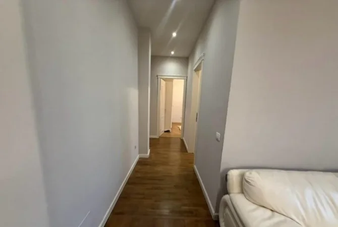 Tirane, jepet me qera Vile 3+1 Kati 1, 240 m² 2.100 € (TEG)