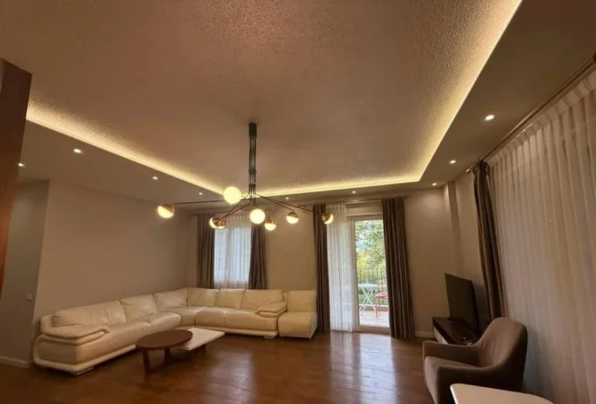 Tirane, jepet me qera Vile 3+1 Kati 1, 240 m² 2.100 € (TEG)