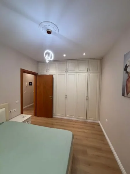 Tirane, jepet me qera apartament 1+1+Ballkon Kati 6, 70 m² 600 € (Pallati Tibo)