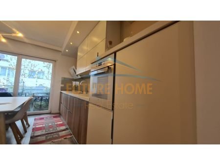 Tirane, shitet apartament 3+1 Kati 3, 149 m² 330.000 € 