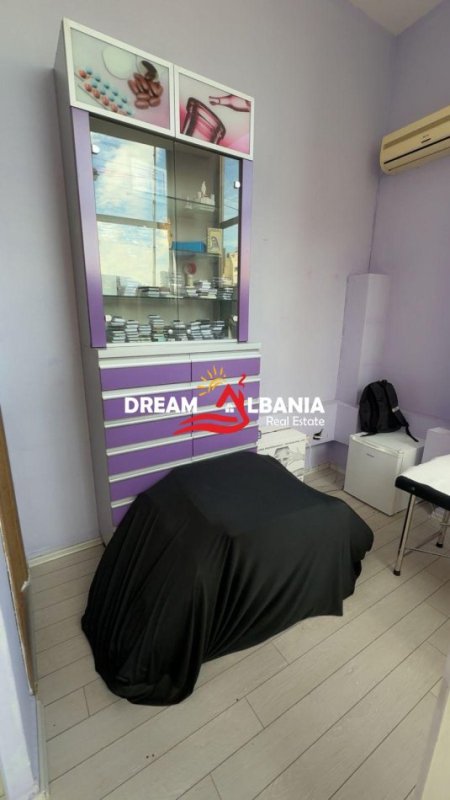 Tirane, jepet me qera zyre , 15 m² 400 € (Parku Olimipik)