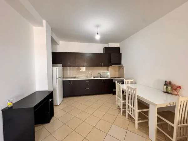 Tirane, jepet me qera apartament 2+1+Aneks+Ballkon Kati 8, 92 m² 450 € (UNAZE E RE)
