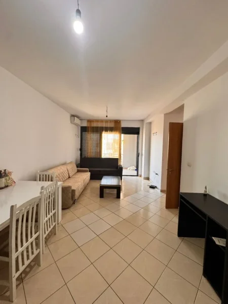 Tirane, jepet me qera apartament 2+1+Aneks+Ballkon Kati 8, 92 m² 450 € (UNAZE E RE)