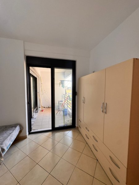 Tirane, jepet me qera apartament 2+1+Aneks+Ballkon Kati 8, 92 m² 450 € (UNAZE E RE)