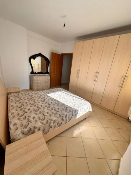 Tirane, jepet me qera apartament 2+1+Aneks+Ballkon Kati 8, 92 m² 450 € (UNAZE E RE)