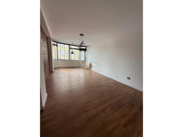 Tirane, jepet me qera apartament 2+1 Kati 8, 112 m² 850 € 