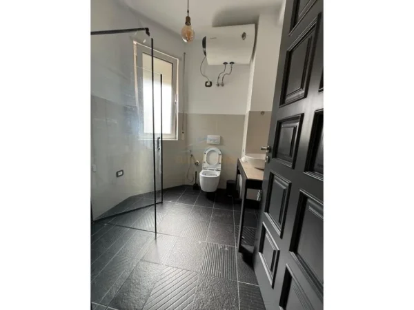 Tirane, jepet me qera apartament 2+1 Kati 8, 112 m² 850 € 