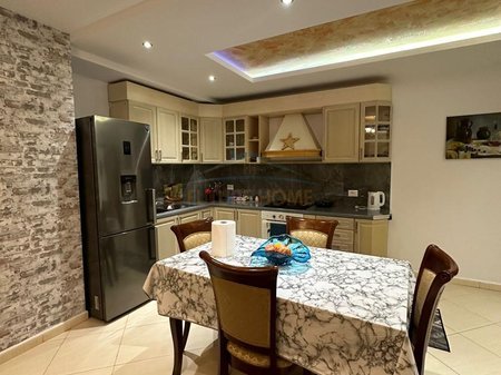 Tirane, shitet apartament 2+1 Kati 5, 97 m² 330.000 € 