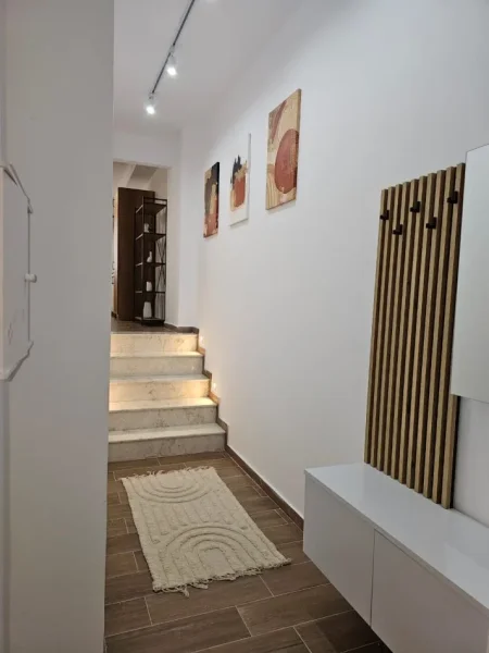 Tirane, jepet me qera apartament 1+1+Ballkon Kati 2, 60 m² 600 € (Inxhinieria Ndertimit)