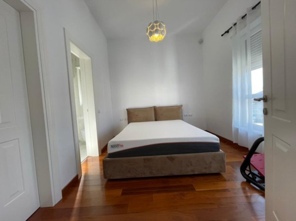 Tirane, jepet me qera Vile 4+1 , 335 m² 4.300 € (TEG)