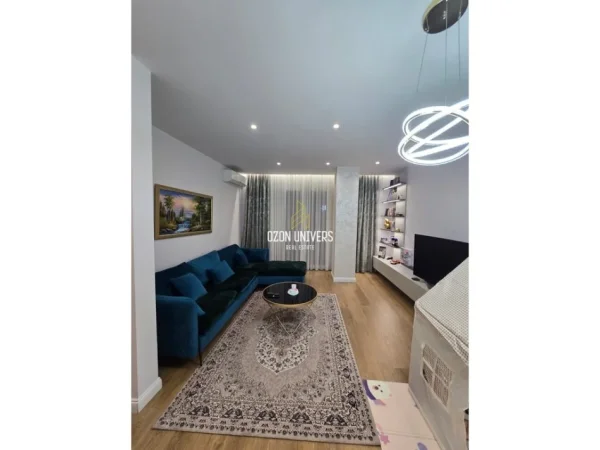 Tirane, jepet me qera apartament 2+1+Ballkon Kati 6, 127 m² 1.500 € (Sheshi Wilson, Tiranë)