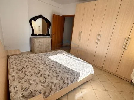 Tirane, jepet me qera apartament 2+1 Kati 8, 92 m² 450 € 
