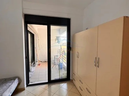 Tirane, jepet me qera apartament 2+1 Kati 8, 92 m² 450 € 