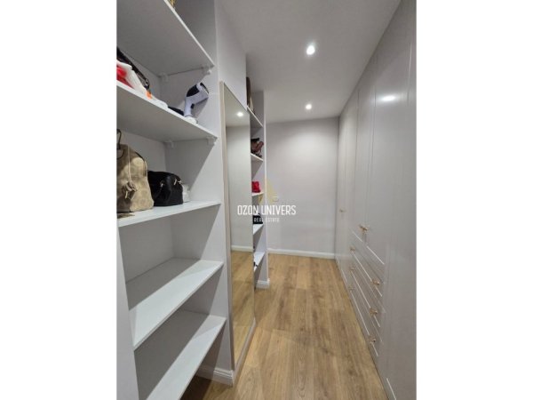 Tirane, jepet me qera apartament 2+1+Ballkon Kati 6, 127 m² 1.500 € (Sheshi Wilson, Tiranë)