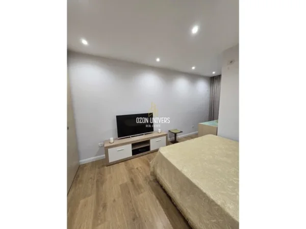 Tirane, jepet me qera apartament 2+1+Ballkon Kati 6, 127 m² 1.500 € (Sheshi Wilson, Tiranë)