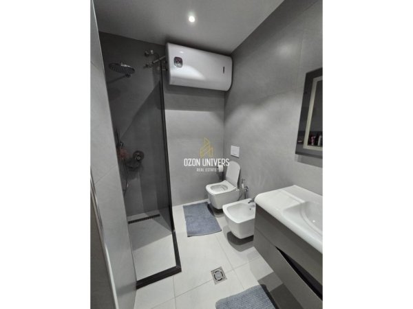 Tirane, jepet me qera apartament 2+1+Ballkon Kati 6, 127 m² 1.500 € (Sheshi Wilson, Tiranë)