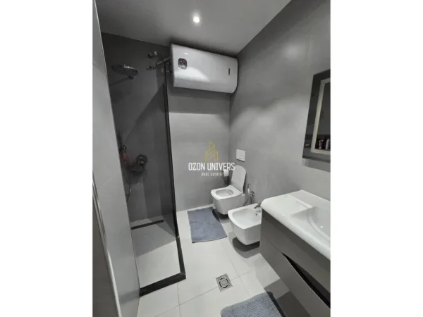 Tirane, jepet me qera apartament 2+1+Ballkon Kati 6, 127 m² 1.500 € (Sheshi Wilson, Tiranë)