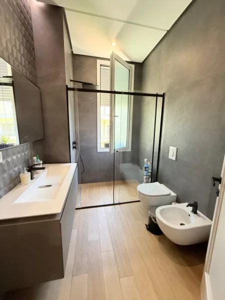 Tirane, shitet apartament 3+1 , 260 m² 595.000 € 