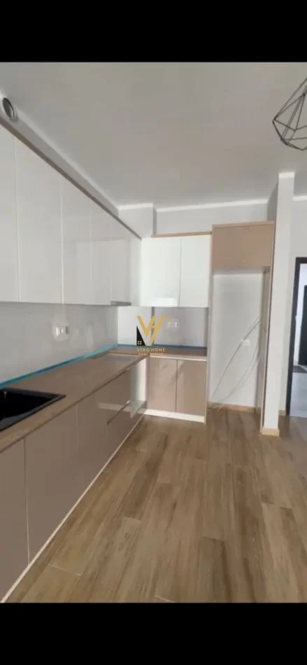 Tirane, shitet apartament 2+1+Ballkon Kati 5, 105 m² 125.000 € (KAMEZ)