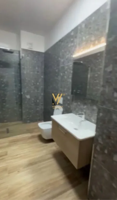 Tirane, shitet apartament 2+1+Ballkon Kati 5, 105 m² 125.000 € (KAMEZ)