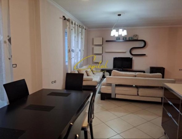 Tirane, jepet me qera apartament 3+1 Kati 2, 152 m² 620 € (SELITE)