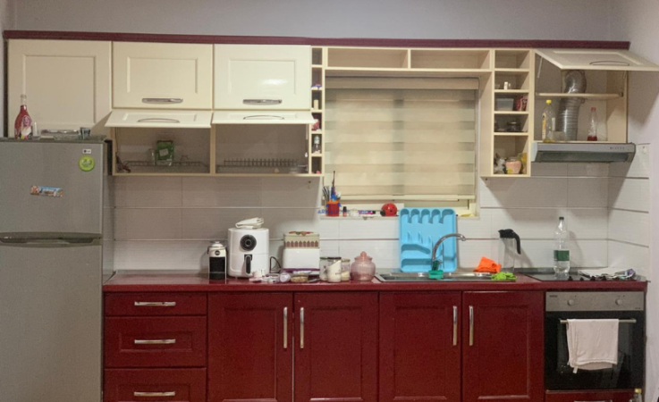 Tirane, jepet me qera apartament 2+1+Ballkon Kati 3, 115 m² 550 € (YZBERISHT)