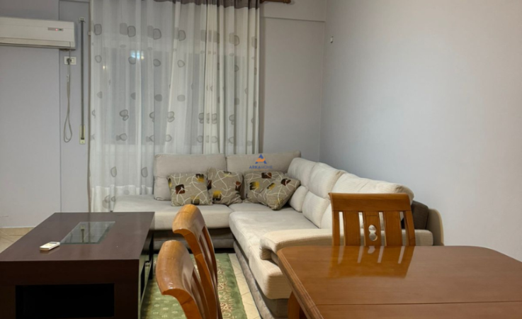 Tirane, jepet me qera apartament 2+1+Ballkon Kati 4, 110 m² 750 € (KOMUNA E PARISIT)