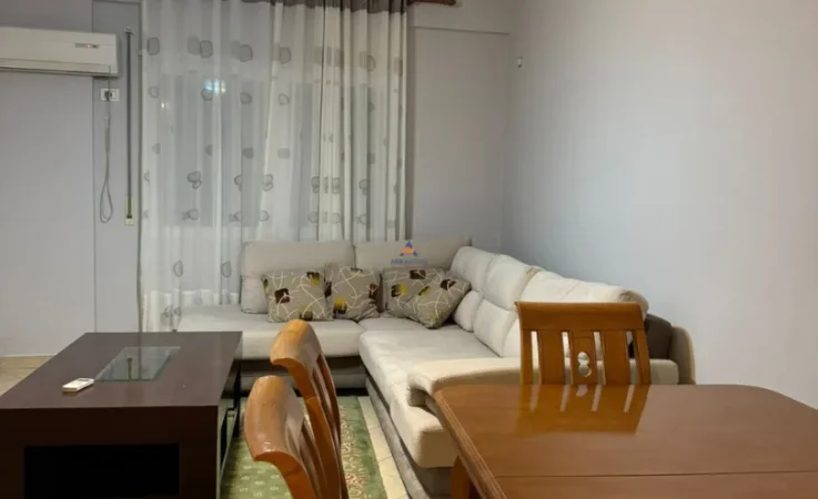 Tirane, jepet me qera apartament 2+1+Ballkon Kati 4, 110 m² 750 € (KOMUNA E PARISIT)