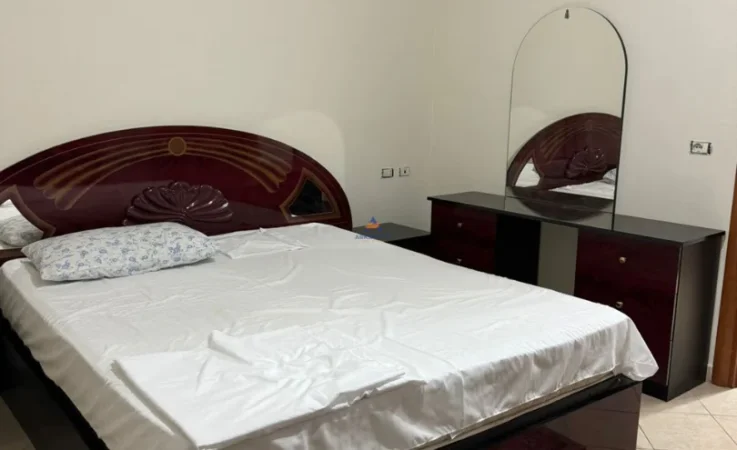 Tirane, jepet me qera apartament 2+1+Ballkon Kati 4, 110 m² 750 € (KOMUNA E PARISIT)