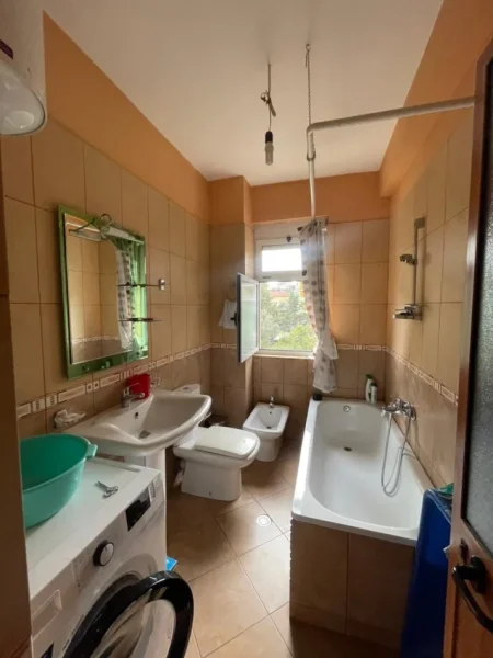Tirane, jepet me qera apartament 1+1 , 80 m² 450 € 
