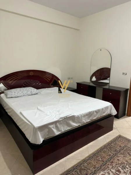 Tirane, jepet me qera apartament 2+1+Ballkon Kati 4, 100 m² 100 € (KOMUNA E PARISIT)