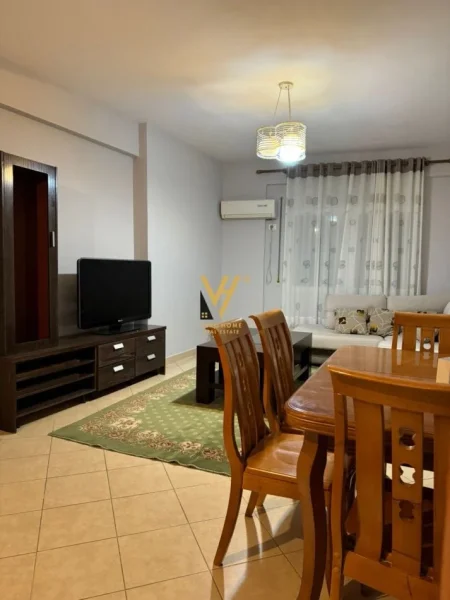 Tirane, jepet me qera apartament 2+1+Ballkon Kati 4, 100 m² 100 € (KOMUNA E PARISIT)