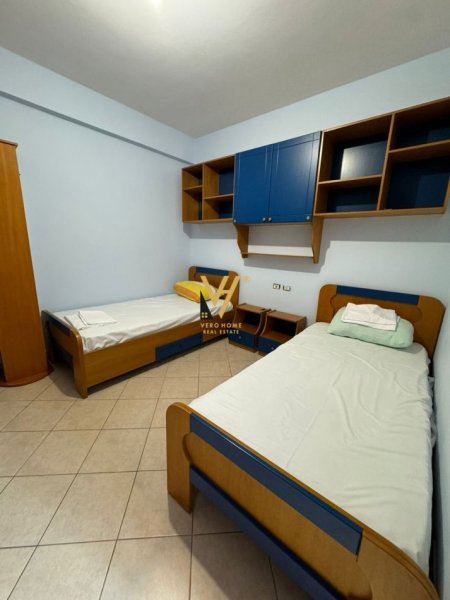 Tirane, jepet me qera apartament 2+1+Ballkon Kati 4, 100 m² 100 € (KOMUNA E PARISIT)