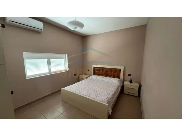 Tirane, jepet me qera apartament 1+1 Kati 2, 60 m² 450 € (fresku)