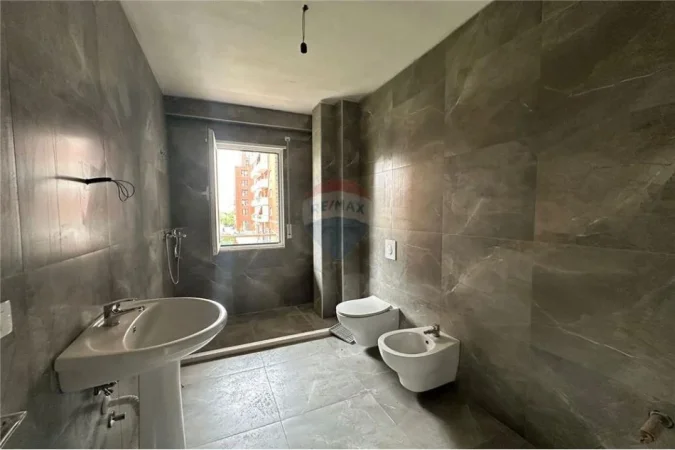 Tirane, jepet me qera apartament 1+1+Ballkon , 84 m² 400 € (Unaze e re, Green City)