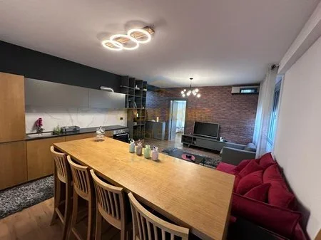 Tirane, jepet me qera apartament 2+1 Kati 3, 80 m² 800 € 