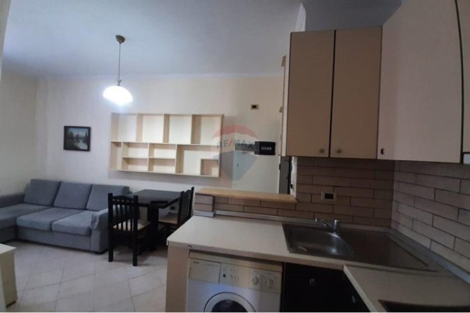 Tirane, jepet me qera apartament 1+1 , 55 m² 450 € (5 Maji)