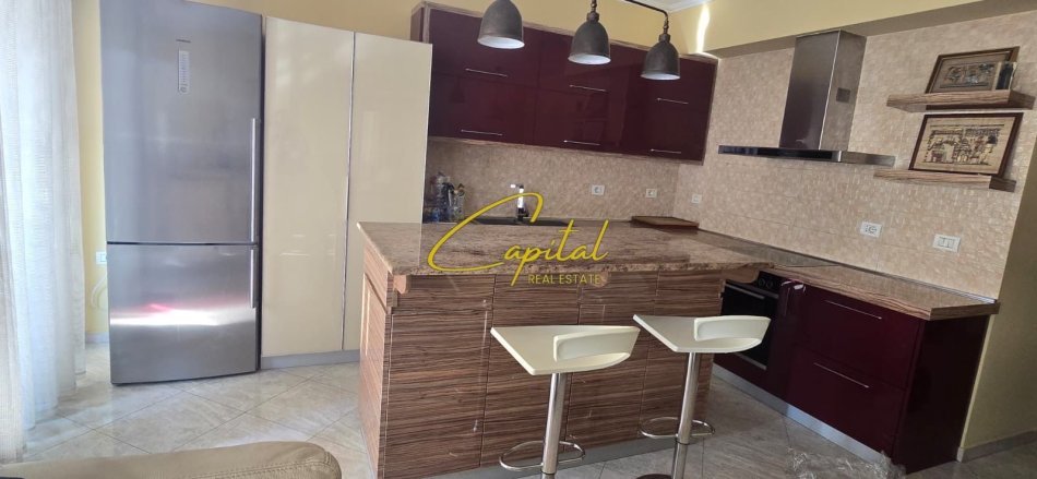 Tirane, jepet me qera apartament 3+1 Kati 2, 120 m² 700 € (RRUGA FROSINA PLAKU)