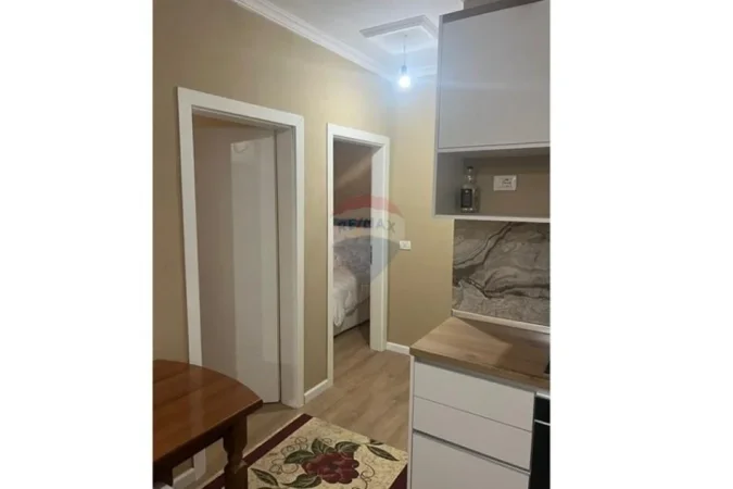 Tirane, jepet me qera apartament 2+1 , 90 m² 450 € (Shkoze)