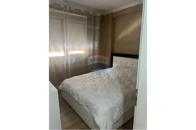 Tirane, jepet me qera apartament 2+1 , 90 m² 450 € (Shkoze)