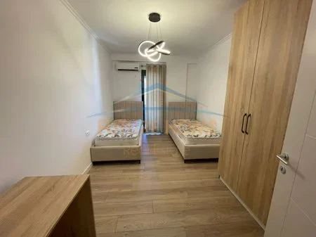 Tirane, jepet me qera apartament 2+1 Kati 2, 86 m² 800 € 