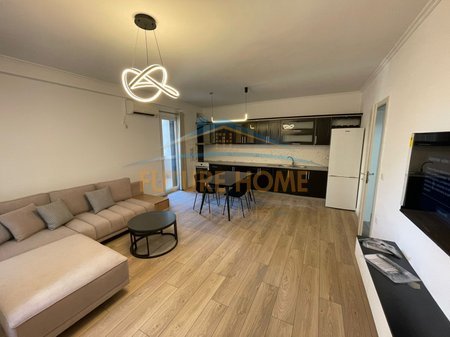 Tirane, jepet me qera apartament 2+1 Kati 2, 98 m² 800 € 