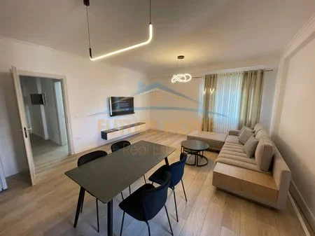 Tirane, jepet me qera apartament 2+1 Kati 2, 98 m² 800 € 