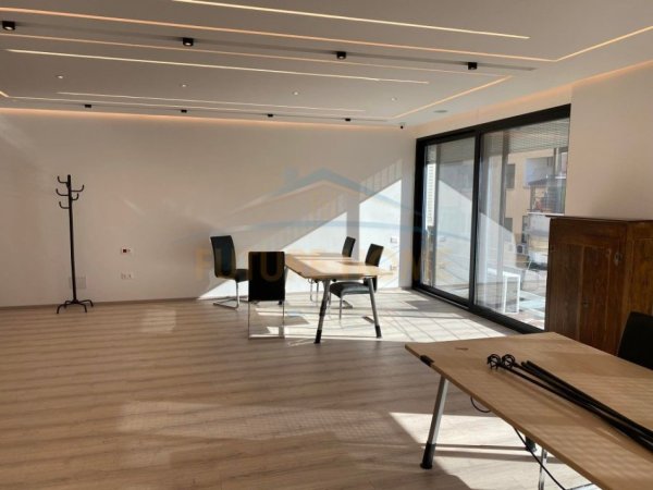 Tirane, jepet me qera ambjent biznesi Kati 7, 110 m² 1.150 € (Blloku)