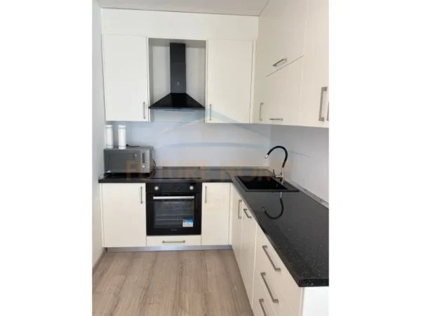 Tirane, jepet me qera ambjent biznesi Kati 7, 110 m² 1.150 € (Blloku)