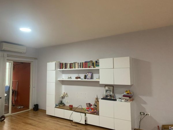 Jepet me Qera Apartamenti 2+1 me Ballkon ne Yzberisht,  Kati 3, 90 m² 550 €uro
