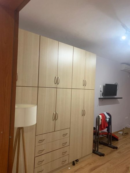 Jepet me Qera Apartamenti 2+1 me Ballkon ne Yzberisht,  Kati 3, 90 m² 550 €uro