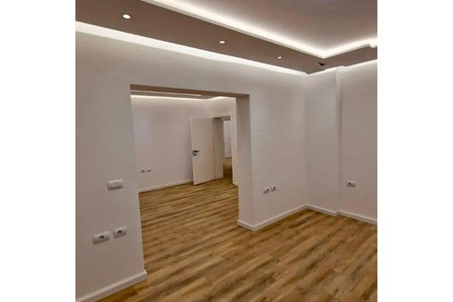 Tirane, jepet me qera apartament 3+1 , 104 m² 900 € (Mine Peza)